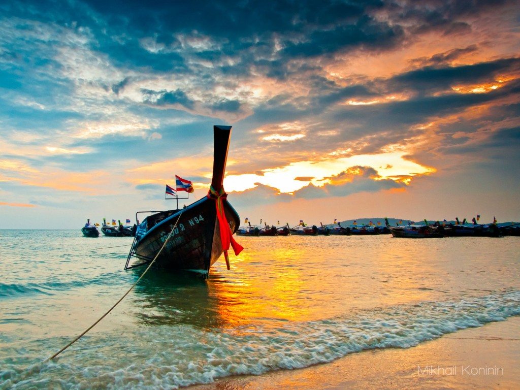 Longboat on the beach / Krabi / Thailand / 27.01.2011