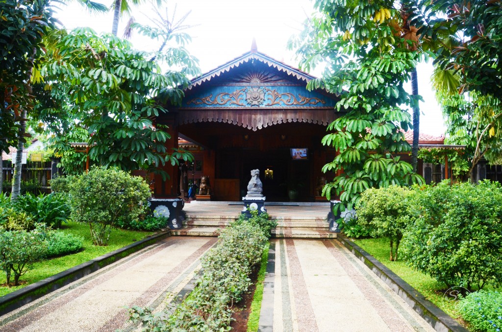 Entrance of Balemong Resort